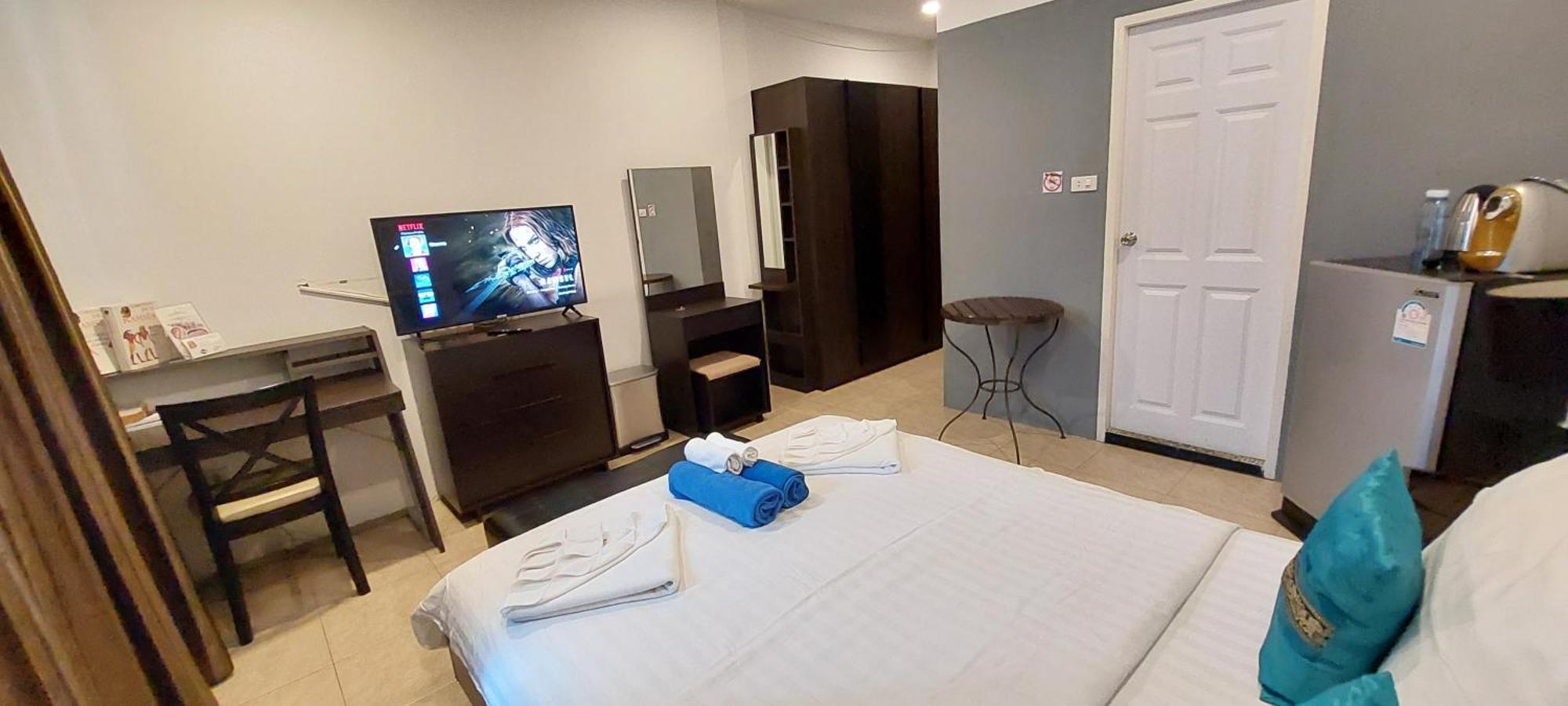 Cafe De Paris Hotel Patong ภายนอก รูปภาพ